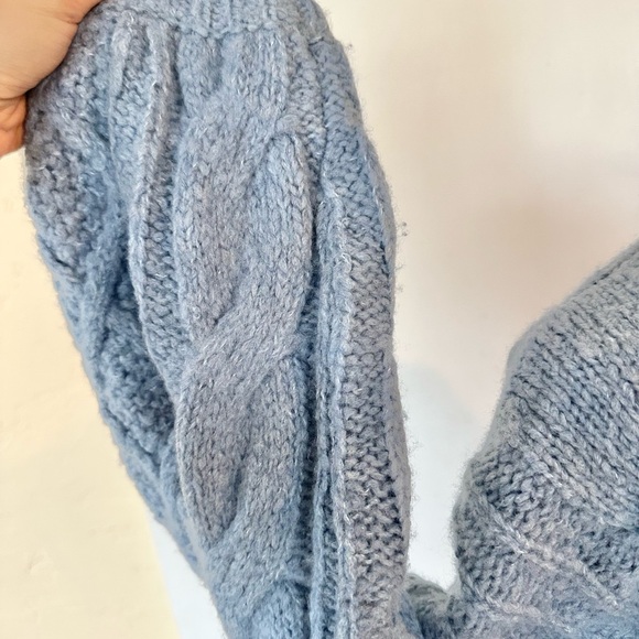 AE 77 American Eagle Powder Blue Cable Knit Wool Sweater Size M - Picture 9 of 9